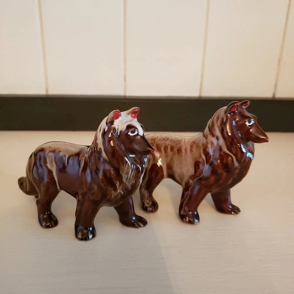 Vintage Set of 2 Collie Dog Porcelain Figurine.